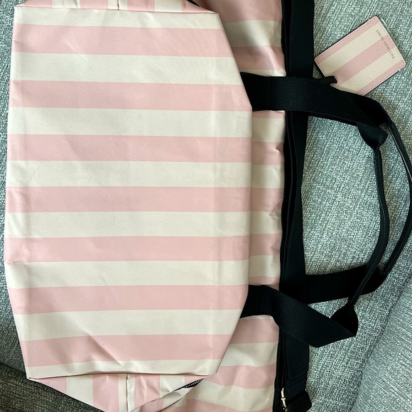 Victoria’s Secret VS GETAWAY OVERNIGHT BAG - Picture 5 of 8